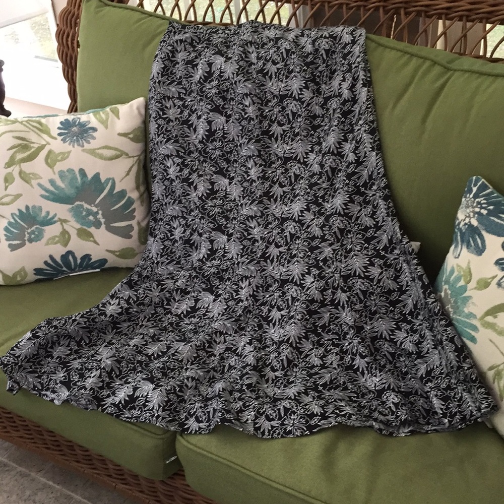 Christopher & Banks Ladies skirt- black & white